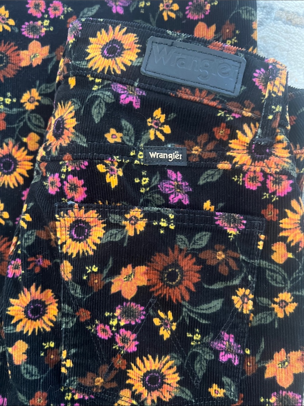 Wrangler Women's High Rise fierce flare Corduroy sunflower print - Picture 5 of 5
